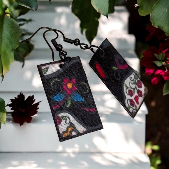 Groovy Unique Floral Dangles - Picture 3 of 7